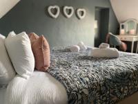 Moreton High Street - Sleeps 10, with private garden - B&B Moreton in Marsh