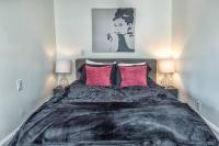 Manhattan on Front! Balcony Park Free! - B&B Wilmington