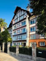 Gramado Haus – Apartamento de 2 quartos com 1 suíte no centro de Gramado - Chambres d'hôtes Gramado