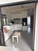LUX Studio - First Floor - Trou aux Biches - Bed and Breakfast Trou aux Biches