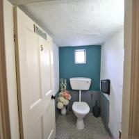 Einzelzimmer mit eigener Dusche und separatem eigenem WC 