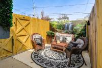 Oasis Hideaway Apt with Rainforest Shower! - Bed and Breakfast Baltimore