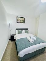 Stylish 4 Bedrome House - Free Parking - B&B Manchester