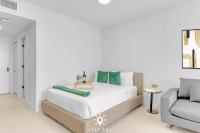 Floor-to-Ceiling Light Chic Miami Studio - B&B Miami