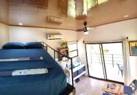 One-Bedroom Loft Apartment with One Queen Bed