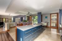 Allawah Private Estate with Pool & Tennis Court, Sleeps 10 - Chambres d'hôtes Port Douglas