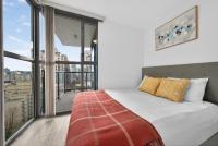Stylish 2BR Suite Steps from Yaletown and Vancouver Downtown - Chambres d’hôtes Vancouver
