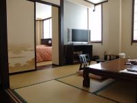Family Room with Tatami Area - Mountain View 