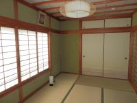 Einzelbett im Frauenschlafsaal