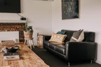 Flat Walk to Town - Sleeps 8 - Family Friendly - B&B Port Fairy