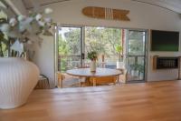 Upscale Beach Shack - Chambres d’hôtes Katherine