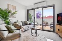 Stylish Retreat Balcony Parking City Access - Chambres d'hôtes Sydney