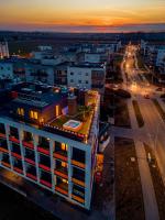 Luxury Sky Jagodno Apartment with Jacuzzi Parking & Terrace by Renters Prestige - Chambres d'hôtes Wrocław
