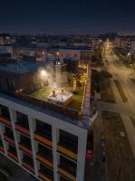 Luxury Sky Jagodno Apartment with Jacuzzi Parking & Terrace by Renters Prestige - Chambres d'hôtes Wrocław