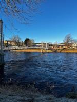 Central Spacious Riverside Apartment Free Parking - B&B Delny