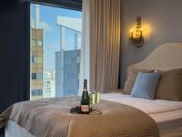 URBAN APARTMENTS Global BlueSky, 22th Floor No 7 - Free Garage - Chambres d'hôtes Katowice