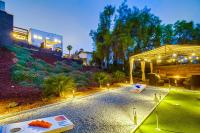 Lux Escape 3 • Views 2 Hot Tubs Games Mini Golf - B&B San Diego