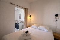 T2 balcony with barbecue, Tennis MC - B&B Beausoleil