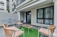 Cozy 1-Bed Sandton Retreat - Workspace & Patio - Bed and Breakfast Johannesburg