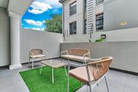 Cozy 1-Bed Sandton Retreat - Workspace & Patio - Bed and Breakfast Johannesburg