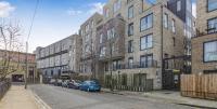 Stylish 1-Bed Near Canary Wharf with Patio - Chambres d’hôtes Londres