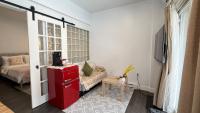 Maison Mosaïque | Glassbrick 1BR near LeonardCohen - B&B Montreal