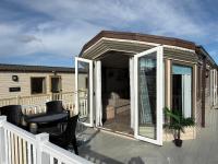 Sunnymede i2 - Hot tub caravan with ramped decking, pet friendly - Meadow Lakes Caravan & Lodge Hire - B&B Ingoldmells