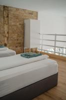 SC 00 LOFT by ROCKCHAIR Apartments l SUPERHOST Status l Unique & Style Loft 230 sqm 2 Floors Tablefootball Tabletennis 3 Bathrooms Boxspringbeds welcomes you! - Chambres d'hôtes Berlin