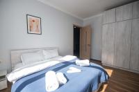 2BR Apartment - 5 Min to Boulevard - by WeHost - Chambres d'hôtes Batoumi