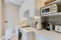 Elegantly Renovated 2BR w Balcony in Notting Hill - Chambres d’hôtes Londres