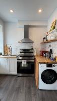 Maison Mosaïque | Glassbrick 1BR near LeonardCohen - B&B Montreal