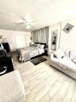 # 22 Cozy Mini House by the Lake - B&B Canal Point