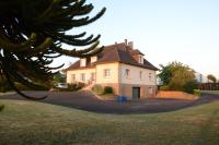 Spacious Two-Bedroom Guest Suite in Large Village Home - B&B Le Teilleul