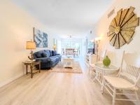 You can't get closer to the beach than this beachy 3 bedroom condo - Ferienwohnung Siesta Key