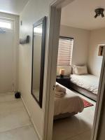 Recently Renovated Beachfront Apartment for 6, view at Table Mountain - B&B Città del Capo