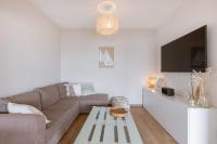 Modern Apartment with Balcony Near City Center - Chambres d'hôtes Ostende