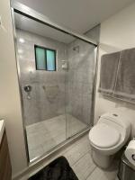 New Downtown Apt for 2, 5 min to the Beach and DT, WIFi and AC - Chambres d'hôtes Ensenada