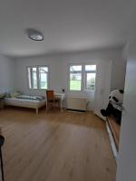 eigenes Haus mit Wintergarten - B&B Kassel