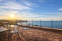 Charming 2BR Home Terrace & Great Lake View - Chambres d’hôtes Anguillara Sabazia