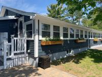 Walk to the Beach! Peach House - B&B Saco