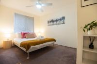 Peaceful 3BR Family Retreat Near Optus Std & Crown - Chambres d’hôtes Perth