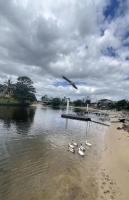 Luxe 4BR in Mermaid Waters - Views and Waterfront Bliss - Chambres d'hôtes Gold Coast