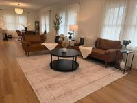 Prime Location! Spacious Family-Friendly Home - Bed and Breakfast Miamisburg