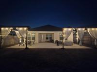 NEW Luxury Home - 3bed 2bath Home with Hot Tub, Massage Chair, Games & Huge Pet Friendly Yard - Chambres d'hôtes Panama City Beach