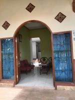 Thompson Guest House & Pet Hotel Banyuwangi - B&B Banyuwangi