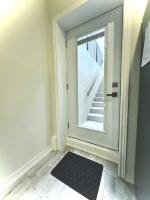 Spacious High Ceiling Lower Level Suite-New & Cozy - B&B Vaughan