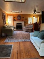 Secluded Orchard Cabin Mountain Views, Wineries, & Peaceful Escape - Bed and Breakfast Aspers