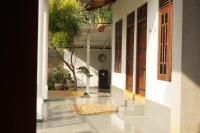 Livy Surf House - Bed and Breakfast Weligama