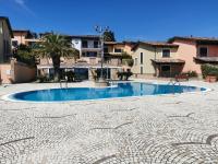 "Appartamento Il Gelsomino", vista panoramica, piscina idro, aria condizionata, parcheggio privato, patio esterno con barbecue - B&B Montone