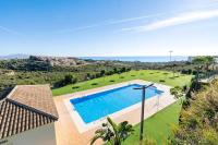 Small Oasis - 3BR Apt in Manilva with Shared Pool - B&B Castillo de la Duquesa